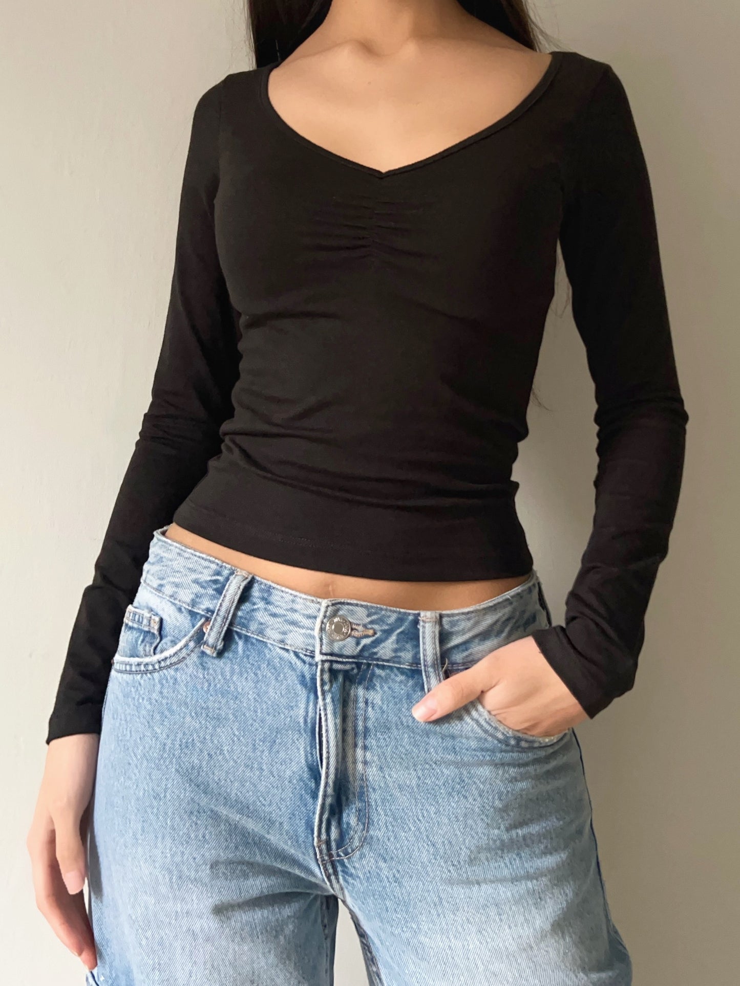 Top Cuello V - Negro