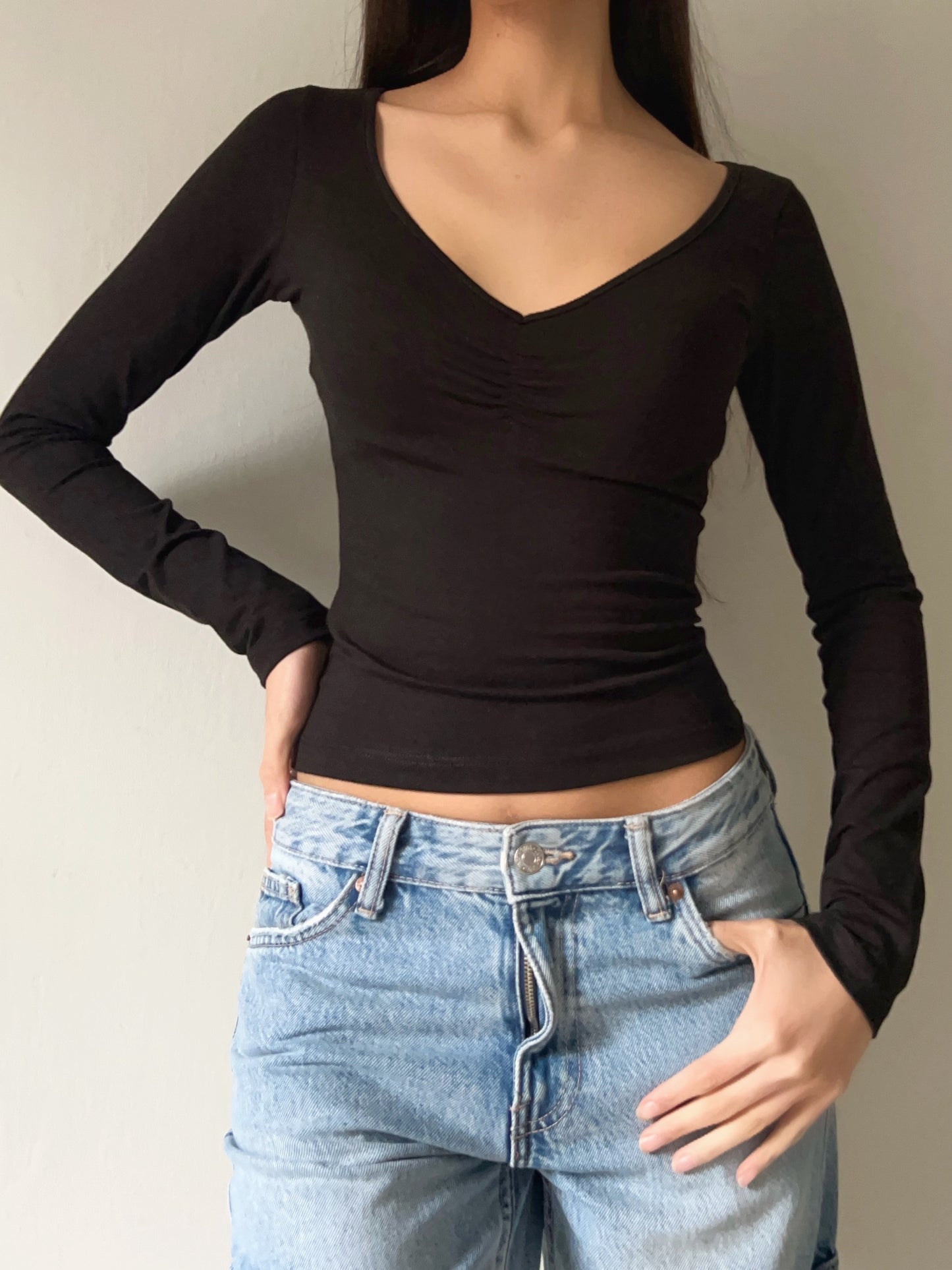 Top Cuello V - Negro